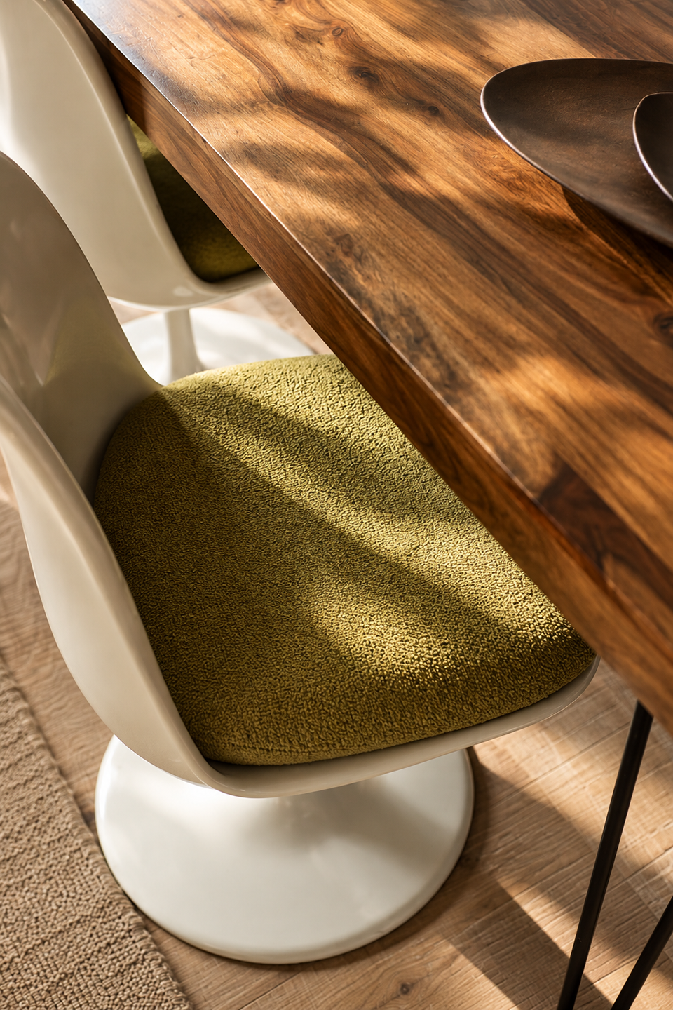 Chaise Tulipe et table en bois